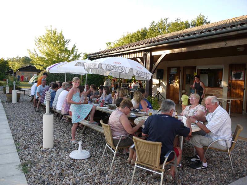 בית הארחה Devillac 	Camping Fontaine Du Roc מראה חיצוני תמונה