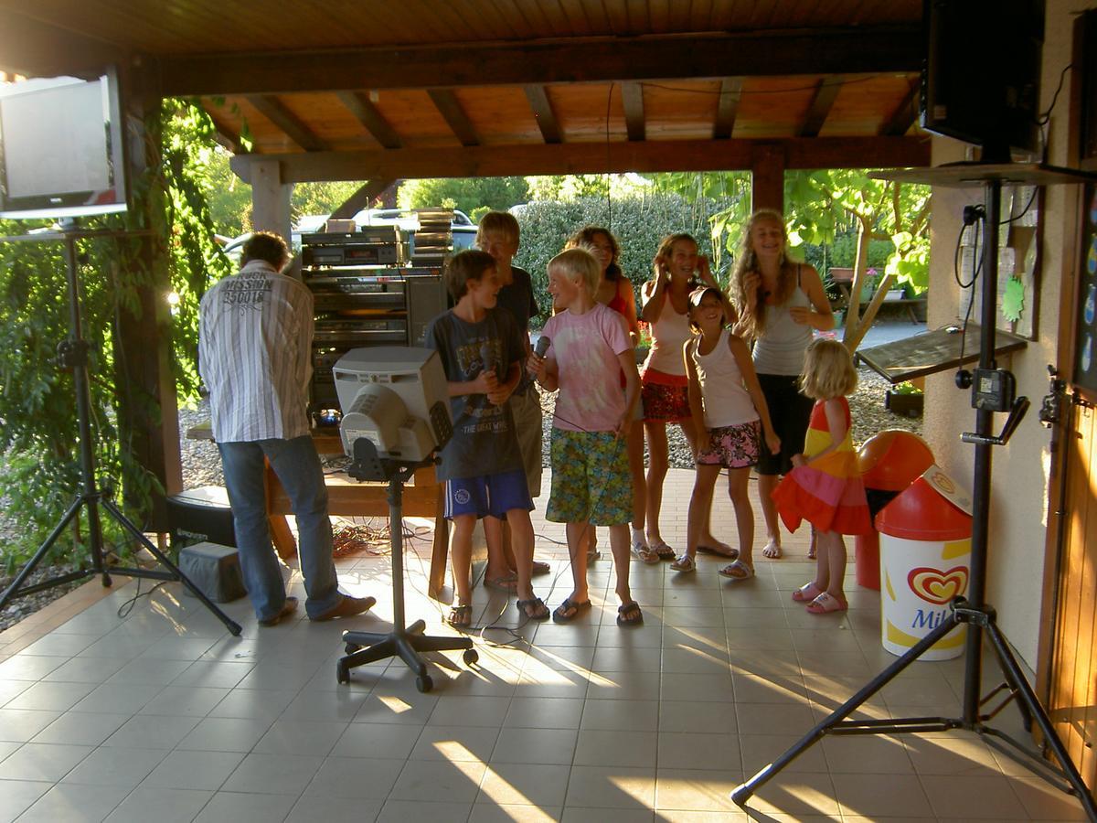 בית הארחה Devillac 	Camping Fontaine Du Roc מראה חיצוני תמונה
